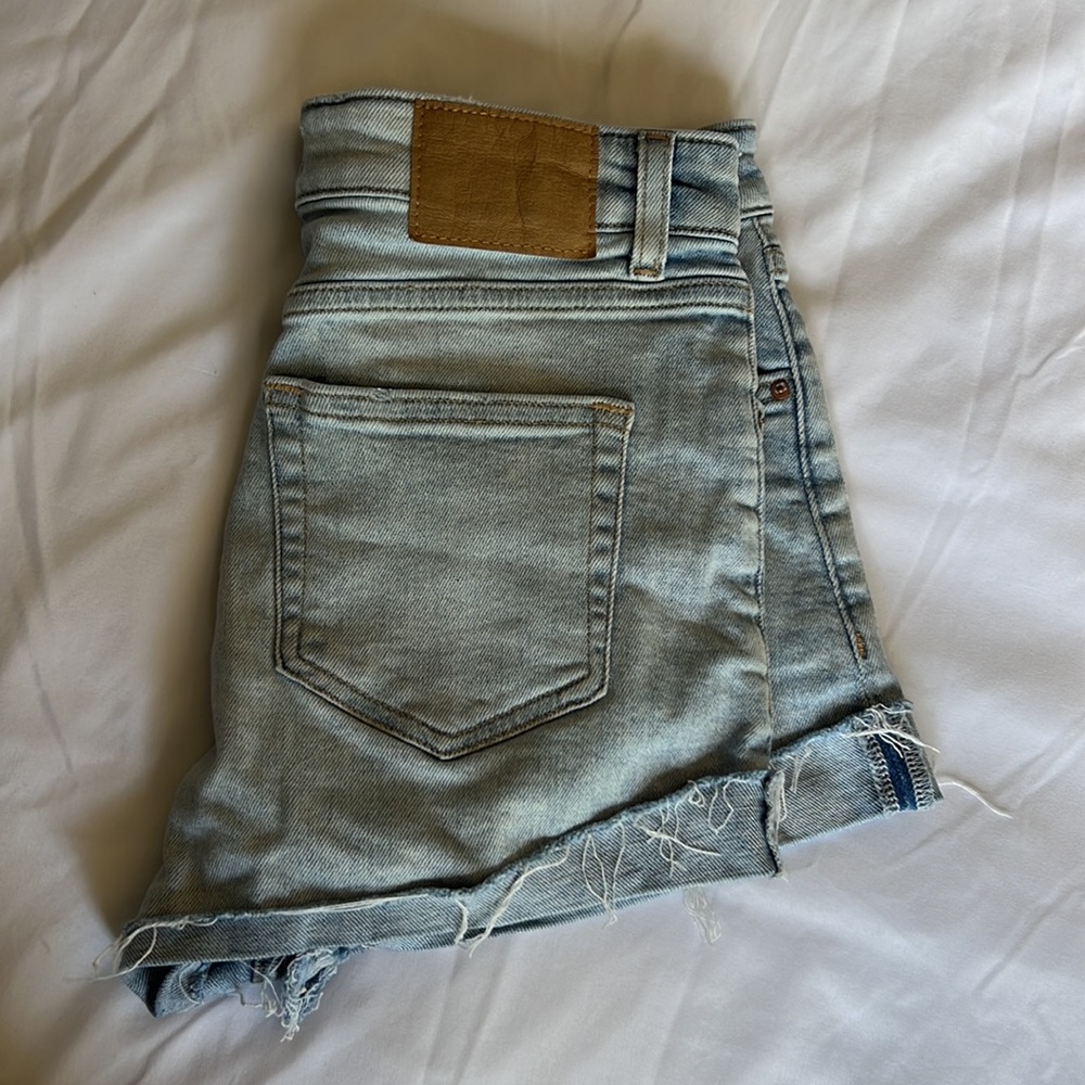 H&M Light wash jean shorts